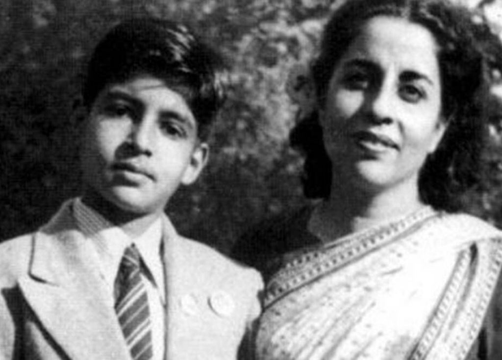 Amitabh Bachchan with his mother Teji Bachchan